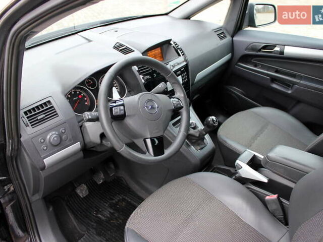 Черный Опель Зафира, объемом двигателя 1.8 л и пробегом 220 тыс. км за 6999 $, фото 30 на Automoto.ua