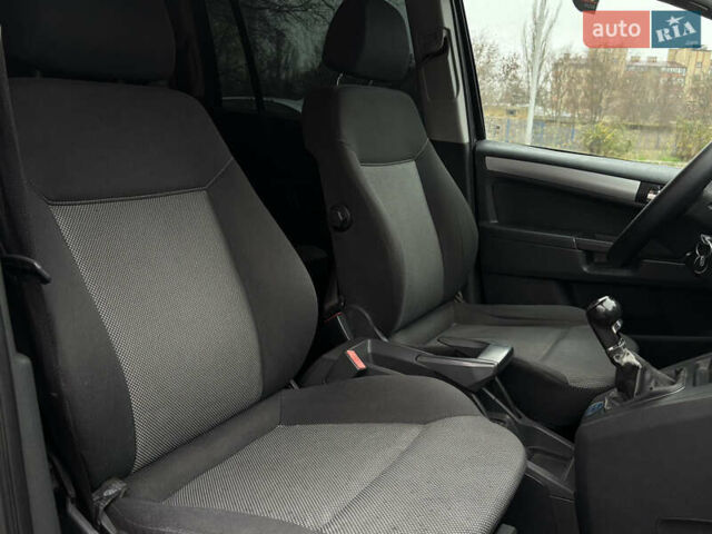 Черный Опель Зафира, объемом двигателя 0 л и пробегом 287 тыс. км за 6999 $, фото 14 на Automoto.ua