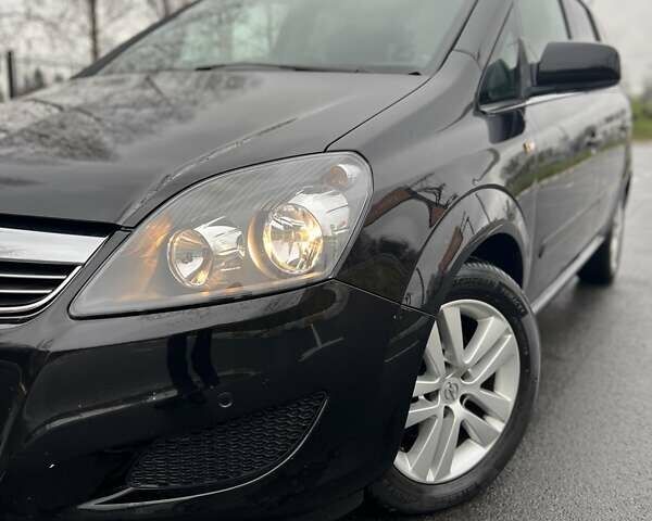 Черный Опель Зафира, объемом двигателя 1.8 л и пробегом 166 тыс. км за 7999 $, фото 1 на Automoto.ua