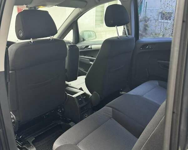 Черный Опель Зафира, объемом двигателя 1.7 л и пробегом 262 тыс. км за 6900 $, фото 4 на Automoto.ua