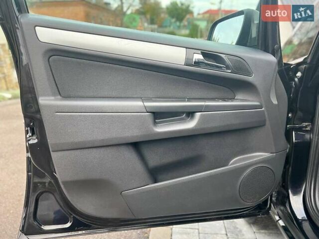 Черный Опель Зафира, объемом двигателя 1.6 л и пробегом 221 тыс. км за 7399 $, фото 42 на Automoto.ua