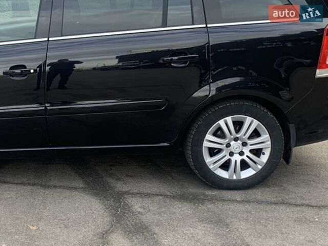 Черный Опель Зафира, объемом двигателя 1.69 л и пробегом 264 тыс. км за 7300 $, фото 2 на Automoto.ua