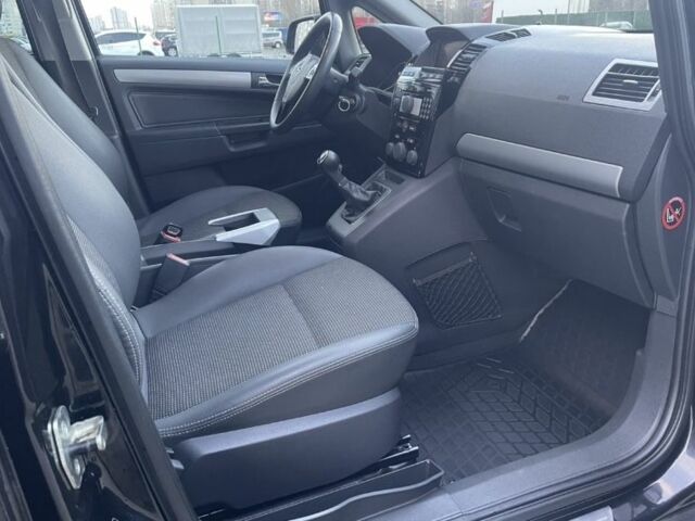 Черный Опель Зафира, объемом двигателя 1.7 л и пробегом 264 тыс. км за 7300 $, фото 6 на Automoto.ua