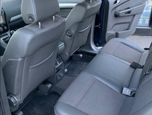 Черный Опель Зафира, объемом двигателя 1.69 л и пробегом 264 тыс. км за 7300 $, фото 6 на Automoto.ua