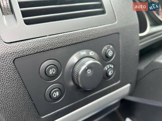 Черный Опель Зафира, объемом двигателя 1.6 л и пробегом 221 тыс. км за 7399 $, фото 45 на Automoto.ua