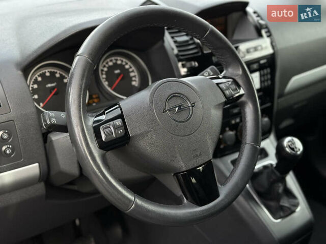 Чорний Опель Зафіра, об'ємом двигуна 1.8 л та пробігом 210 тис. км за 8199 $, фото 46 на Automoto.ua