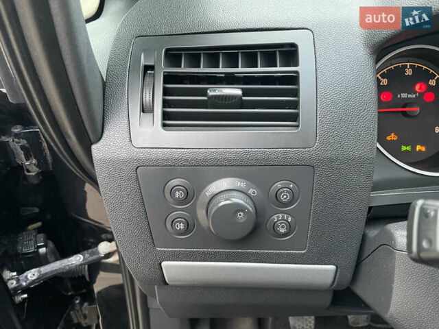 Черный Опель Зафира, объемом двигателя 1.7 л и пробегом 260 тыс. км за 6999 $, фото 37 на Automoto.ua