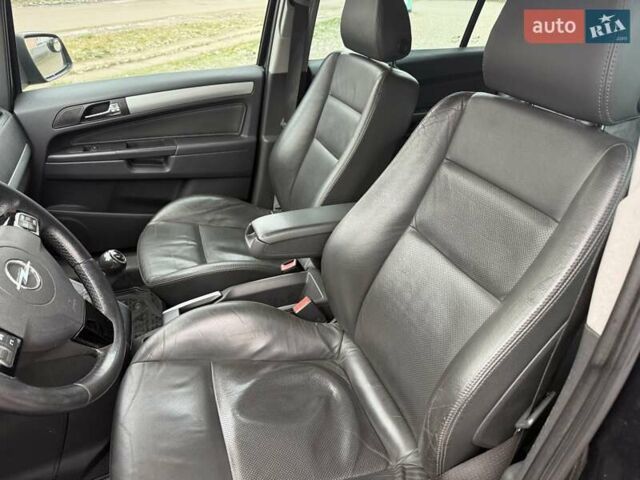 Чорний Опель Зафіра, об'ємом двигуна 1.69 л та пробігом 250 тис. км за 7500 $, фото 18 на Automoto.ua