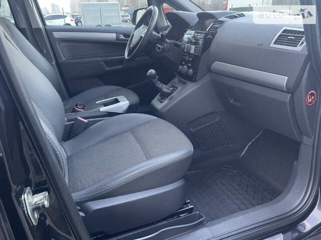 Черный Опель Зафира, объемом двигателя 1.69 л и пробегом 264 тыс. км за 7300 $, фото 12 на Automoto.ua