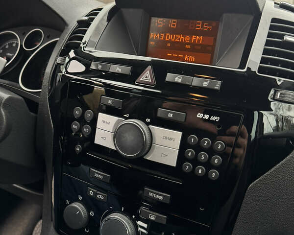 Черный Опель Зафира, объемом двигателя 1.8 л и пробегом 247 тыс. км за 7599 $, фото 36 на Automoto.ua