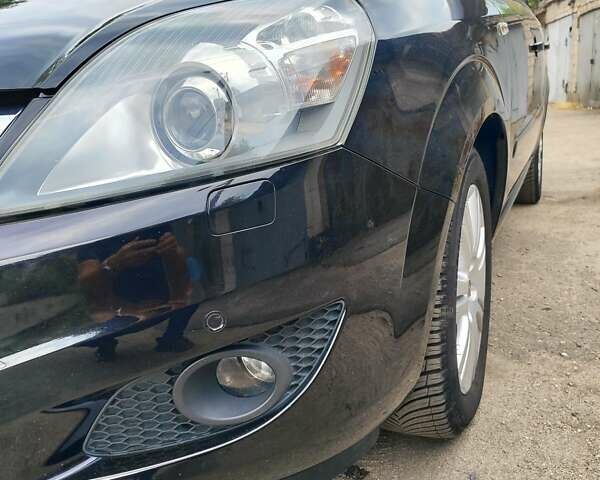 Черный Опель Зафира, объемом двигателя 1.6 л и пробегом 176 тыс. км за 8600 $, фото 3 на Automoto.ua