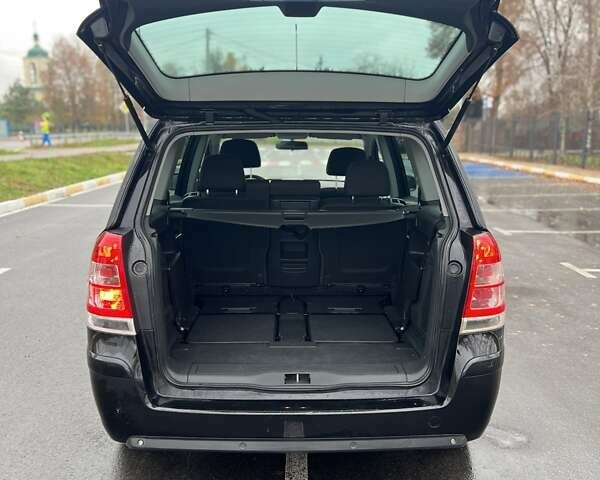 Черный Опель Зафира, объемом двигателя 1.8 л и пробегом 166 тыс. км за 7999 $, фото 11 на Automoto.ua