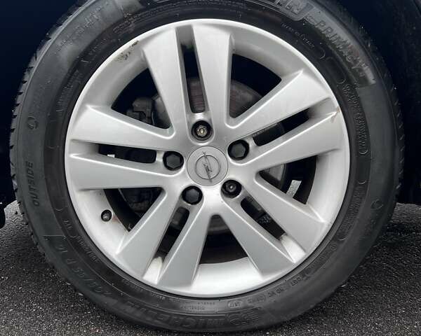 Черный Опель Зафира, объемом двигателя 1.8 л и пробегом 166 тыс. км за 7999 $, фото 6 на Automoto.ua