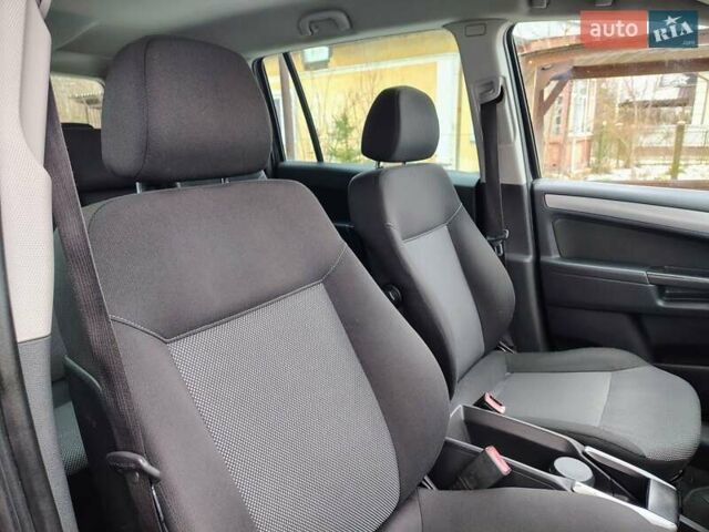 Черный Опель Зафира, объемом двигателя 1.6 л и пробегом 245 тыс. км за 5800 $, фото 60 на Automoto.ua