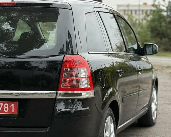 Черный Опель Зафира, объемом двигателя 1.6 л и пробегом 177 тыс. км за 7700 $, фото 9 на Automoto.ua