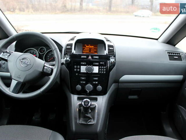 Черный Опель Зафира, объемом двигателя 1.8 л и пробегом 220 тыс. км за 7499 $, фото 65 на Automoto.ua