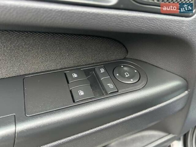 Черный Опель Зафира, объемом двигателя 1.6 л и пробегом 221 тыс. км за 7399 $, фото 47 на Automoto.ua