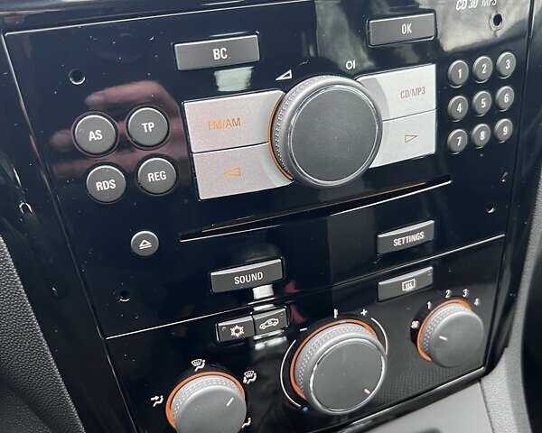 Черный Опель Зафира, объемом двигателя 1.8 л и пробегом 166 тыс. км за 7999 $, фото 36 на Automoto.ua