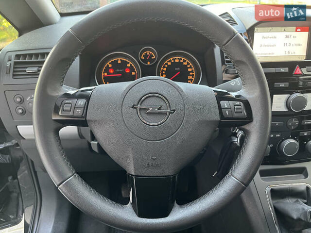 Черный Опель Зафира, объемом двигателя 0 л и пробегом 209 тыс. км за 8700 $, фото 9 на Automoto.ua