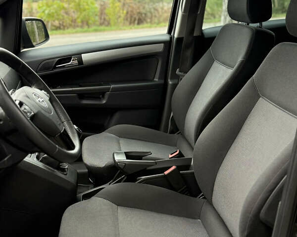 Черный Опель Зафира, объемом двигателя 1.6 л и пробегом 177 тыс. км за 7700 $, фото 19 на Automoto.ua