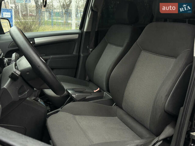 Черный Опель Зафира, объемом двигателя 0 л и пробегом 287 тыс. км за 6999 $, фото 9 на Automoto.ua