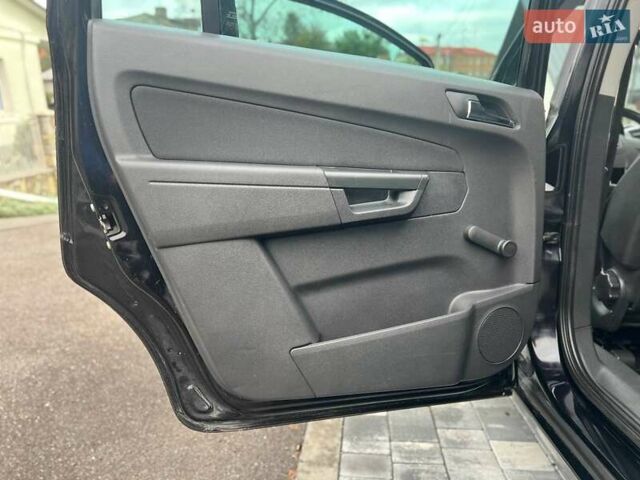 Черный Опель Зафира, объемом двигателя 1.6 л и пробегом 221 тыс. км за 7399 $, фото 49 на Automoto.ua