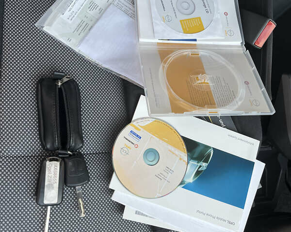 Черный Опель Зафира, объемом двигателя 0 л и пробегом 209 тыс. км за 8700 $, фото 26 на Automoto.ua