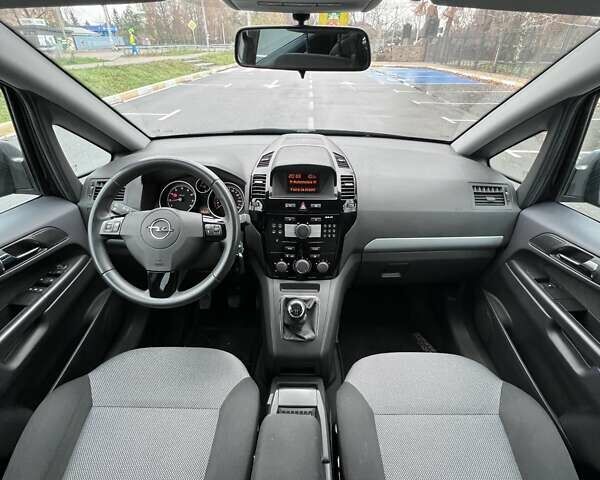 Черный Опель Зафира, объемом двигателя 1.8 л и пробегом 166 тыс. км за 7999 $, фото 23 на Automoto.ua