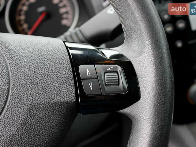 Черный Опель Зафира, объемом двигателя 1.8 л и пробегом 220 тыс. км за 7499 $, фото 69 на Automoto.ua