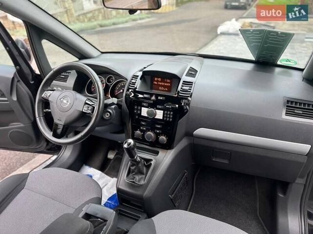 Черный Опель Зафира, объемом двигателя 1.6 л и пробегом 221 тыс. км за 7399 $, фото 61 на Automoto.ua