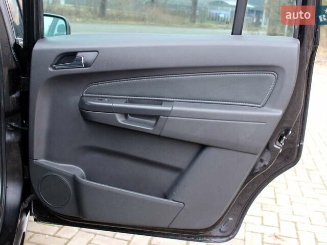 Черный Опель Зафира, объемом двигателя 1.8 л и пробегом 220 тыс. км за 7499 $, фото 43 на Automoto.ua