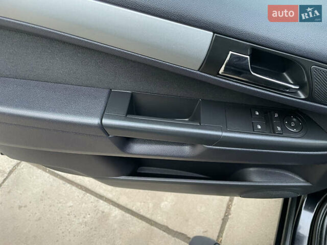 Черный Опель Зафира, объемом двигателя 1.7 л и пробегом 260 тыс. км за 6999 $, фото 35 на Automoto.ua