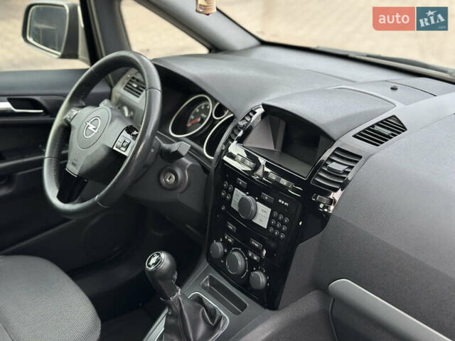 Чорний Опель Зафіра, об'ємом двигуна 1.8 л та пробігом 210 тис. км за 8199 $, фото 100 на Automoto.ua