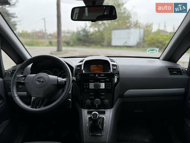 Черный Опель Зафира, объемом двигателя 1.6 л и пробегом 177 тыс. км за 7700 $, фото 26 на Automoto.ua