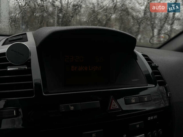 Черный Опель Зафира, объемом двигателя 0 л и пробегом 287 тыс. км за 6999 $, фото 13 на Automoto.ua