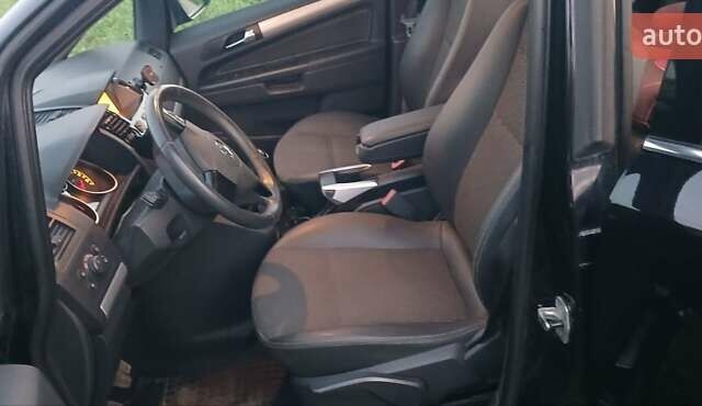 Чорний Опель Зафіра, об'ємом двигуна 1.7 л та пробігом 215 тис. км за 7500 $, фото 1 на Automoto.ua