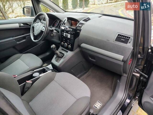 Черный Опель Зафира, объемом двигателя 1.6 л и пробегом 245 тыс. км за 5800 $, фото 54 на Automoto.ua