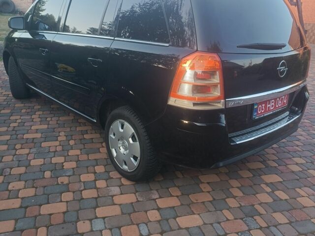 Черный Опель Зафира, объемом двигателя 2 л и пробегом 257 тыс. км за 6500 $, фото 2 на Automoto.ua