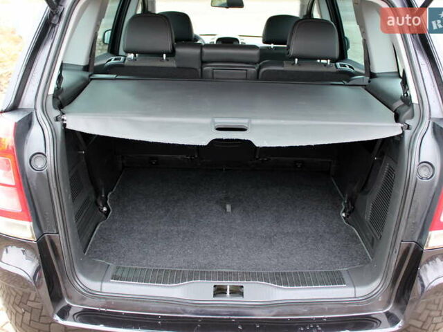 Черный Опель Зафира, объемом двигателя 1.8 л и пробегом 220 тыс. км за 7499 $, фото 76 на Automoto.ua