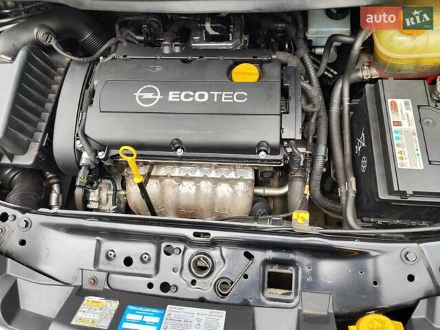 Черный Опель Зафира, объемом двигателя 1.6 л и пробегом 176 тыс. км за 8600 $, фото 39 на Automoto.ua