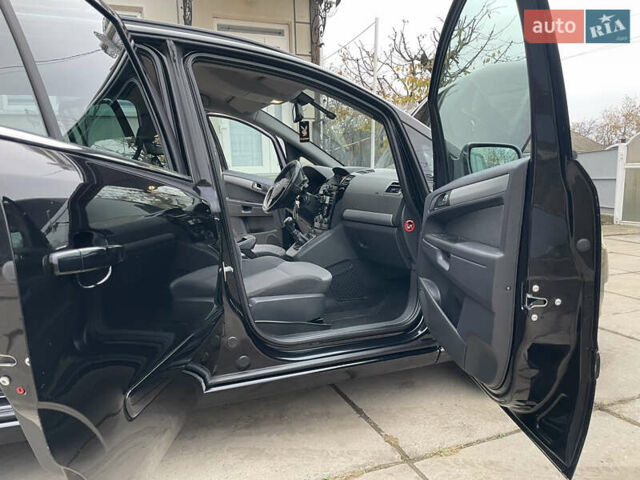 Черный Опель Зафира, объемом двигателя 1.7 л и пробегом 260 тыс. км за 6999 $, фото 44 на Automoto.ua