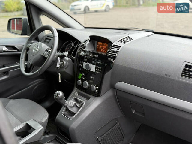 Черный Опель Зафира, объемом двигателя 1.6 л и пробегом 177 тыс. км за 7700 $, фото 23 на Automoto.ua