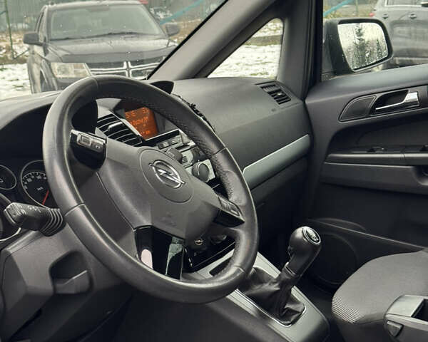 Черный Опель Зафира, объемом двигателя 1.8 л и пробегом 247 тыс. км за 7599 $, фото 29 на Automoto.ua