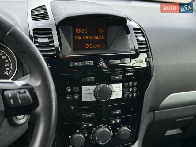 Чорний Опель Зафіра, об'ємом двигуна 1.8 л та пробігом 210 тис. км за 8199 $, фото 51 на Automoto.ua