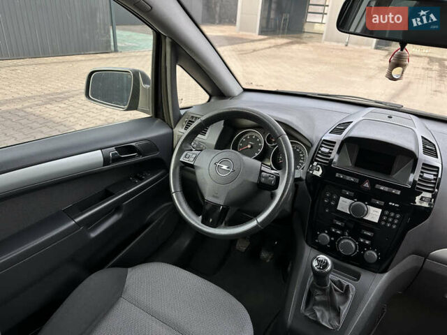 Чорний Опель Зафіра, об'ємом двигуна 1.8 л та пробігом 210 тис. км за 8199 $, фото 89 на Automoto.ua