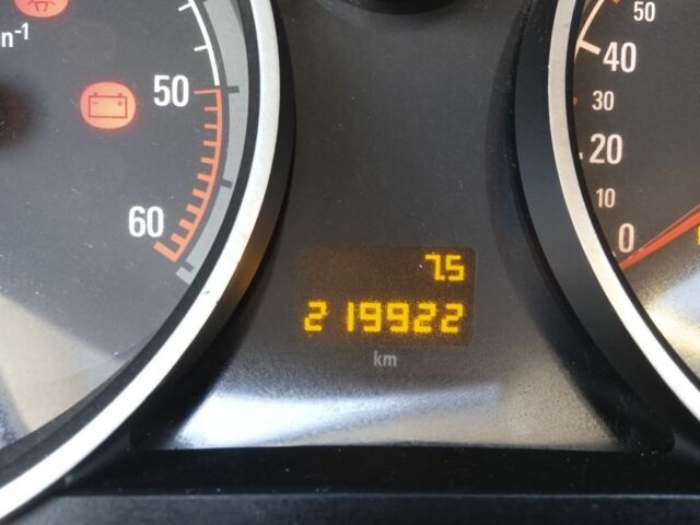 Черный Опель Зафира, объемом двигателя 1.7 л и пробегом 220 тыс. км за 7750 $, фото 6 на Automoto.ua