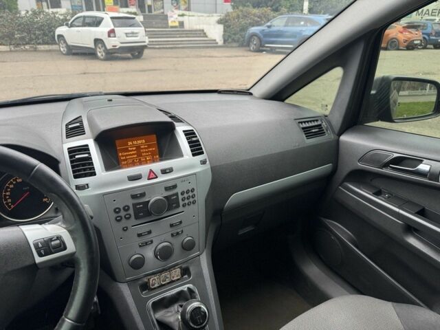 Чорний Опель Зафіра, об'ємом двигуна 0 л та пробігом 175 тис. км за 5437 $, фото 2 на Automoto.ua