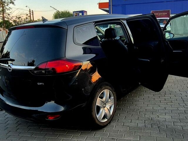 Чорний Опель Зафіра, об'ємом двигуна 2 л та пробігом 276 тис. км за 8000 $, фото 3 на Automoto.ua