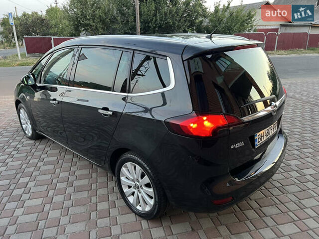 Чорний Опель Зафіра, об'ємом двигуна 1.96 л та пробігом 198 тис. км за 8300 $, фото 4 на Automoto.ua