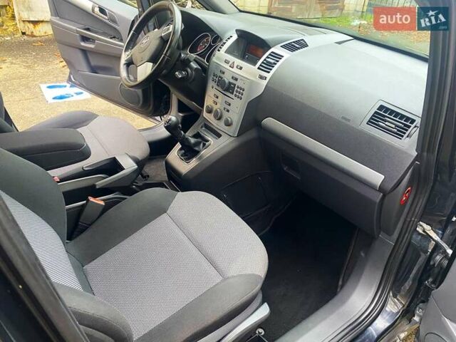 Чорний Опель Зафіра, об'ємом двигуна 1.7 л та пробігом 212 тис. км за 7500 $, фото 9 на Automoto.ua